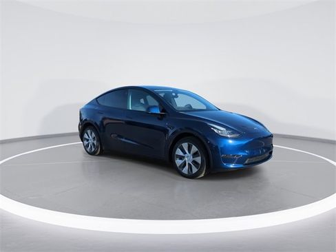 Used 2022 Tesla Model Y Long Range image 9