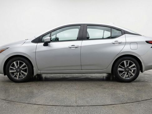 Used 2025 Nissan Versa SV image 5