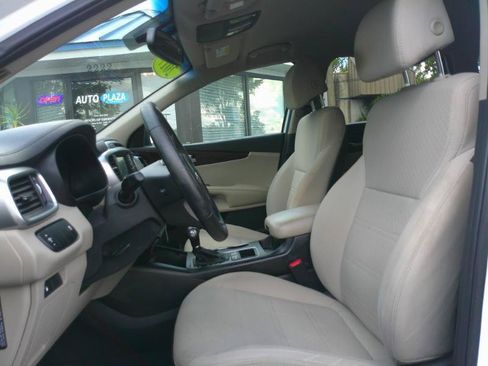 Used 2017 Kia Sorento FWD w/ LX Convenience Package image 14