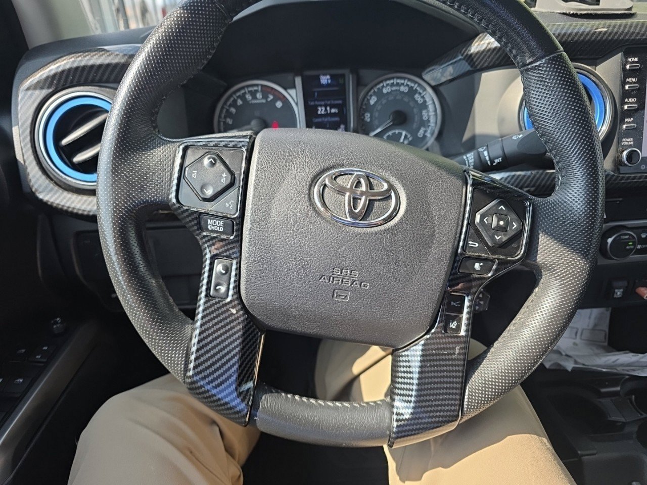 Used 2021 Toyota Tacoma SR5 AWD/4WD image 10