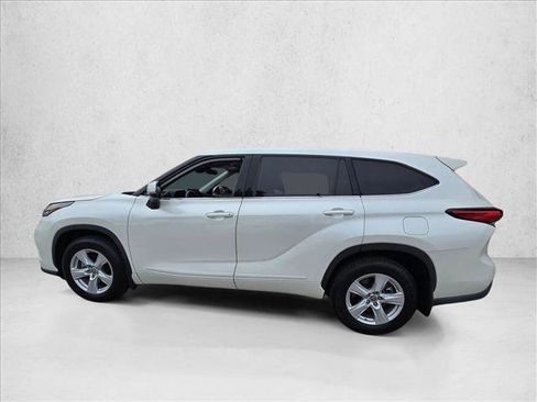 Used 2020 Toyota Highlander LE image 8