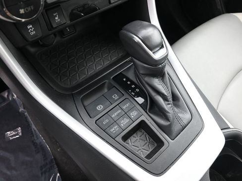 Used 2021 Toyota RAV4 XLE Premium image 27