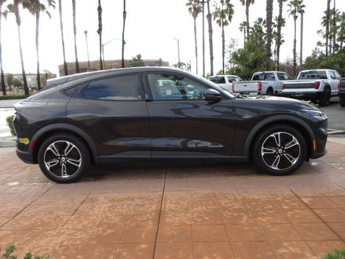 Certified 2021 Ford Mustang Mach-E Select w/ Comfort/Appearance Package image 5