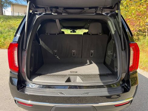 Used 2022 GMC Yukon SLT w/ SLT Premium Package image 19