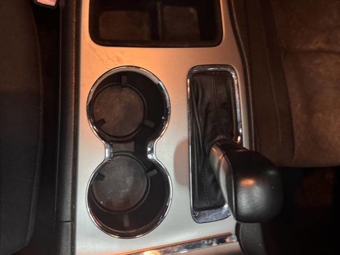 Used 2019 Jeep Grand Cherokee Laredo image 21