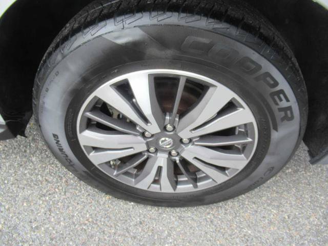 Used 2018 Nissan Pathfinder SV w/ SV Tech Package AWD/4WD image 10