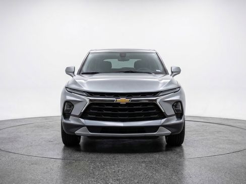 Used 2025 Chevrolet Blazer LT image 2