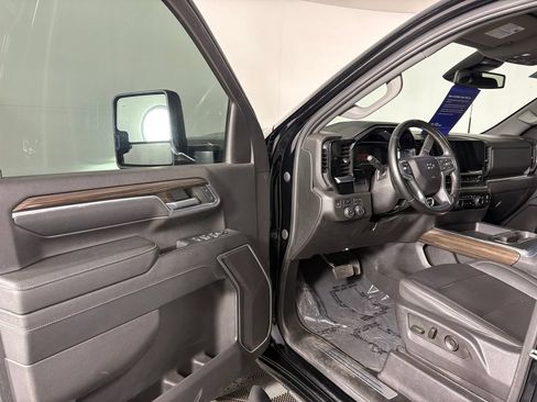 Used 2024 Chevrolet Silverado 2500 LT w/ Midnight Edition AWD/4WD image 12