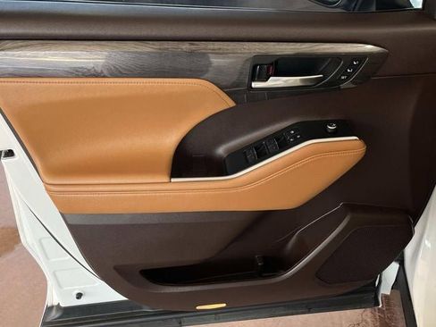 Used 2022 Toyota Highlander Platinum image 28