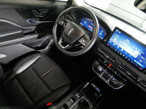 Used 2023 Lincoln Corsair Reserve w/ Equipment Group 201A image 9