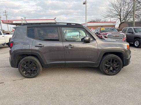 Used 2016 Jeep Renegade Latitude image 2
