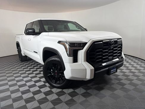Used 2025 Toyota Tundra Limited AWD/4WD image 1