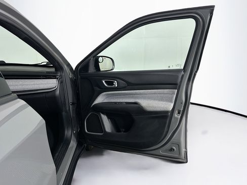 Used 2024 Jeep Compass Latitude image 30