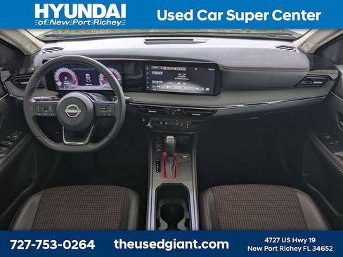 Used 2025 Nissan Kicks SR FWD image 17