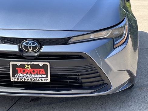 Used 2025 Toyota Corolla LE FWD image 8