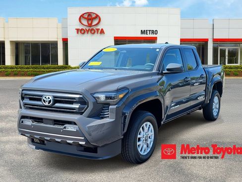 Used 2025 Toyota Tacoma SR5 AWD/4WD image 1