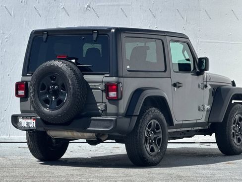 Used 2018 Jeep Wrangler Sport AWD/4WD image 3
