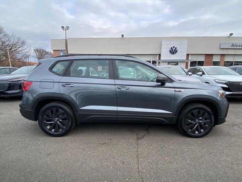 Certified 2022 Volkswagen Taos S image 2