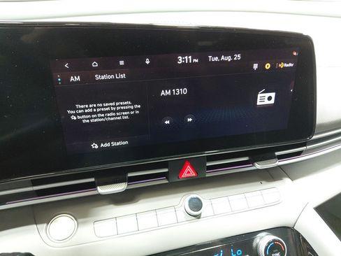 Used 2025 Hyundai Elantra SEL FWD image 31