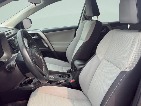 Used 2018 Toyota RAV4 XLE AWD/4WD image 21