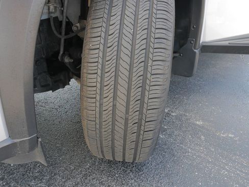 Used 2023 Nissan Rogue SV w/ SV Premium B Package image 32