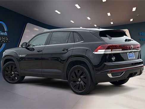 Certified 2025 Volkswagen Atlas Cross Sport SE image 5