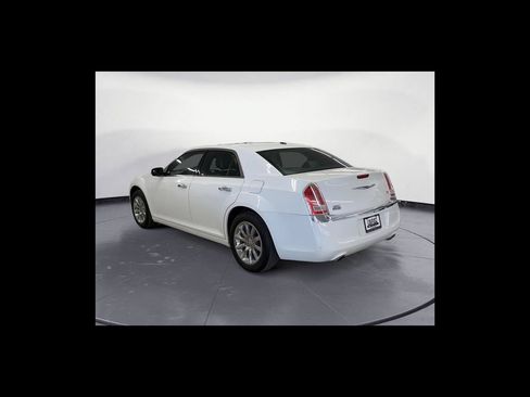 Used 2011 Chrysler 300 C RWD image 4