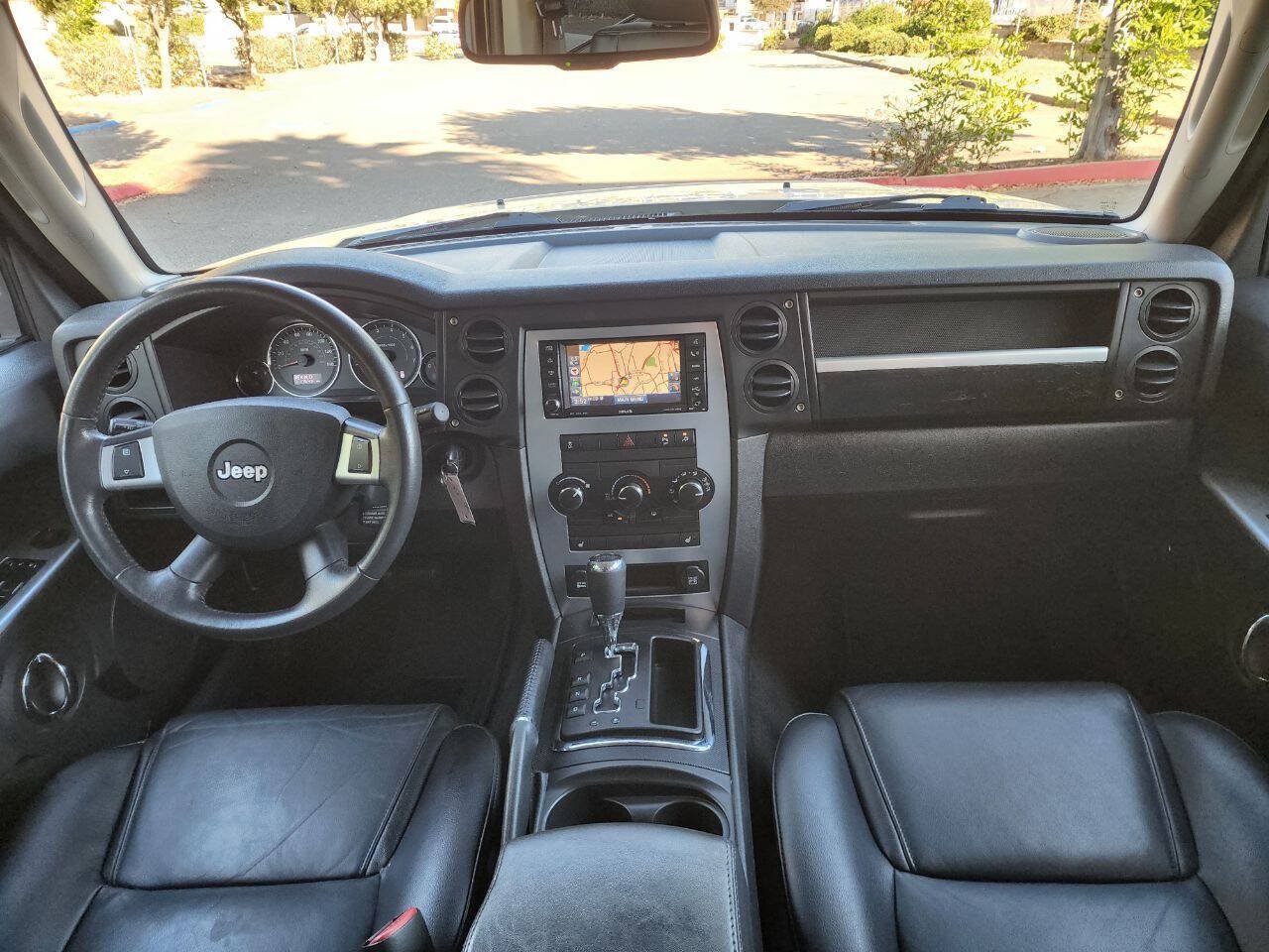 Used 2010 Jeep Commander Sport w/ Sun/Sound Group RWD image 9