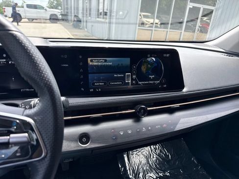 Used 2024 Nissan Ariya FWD image 20