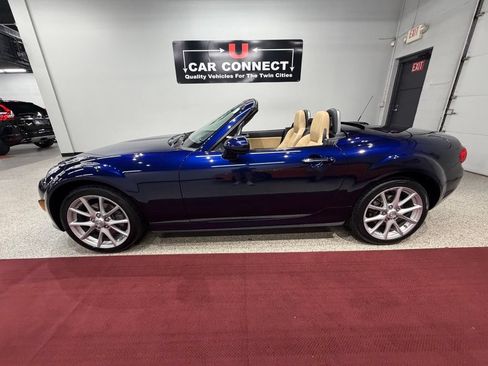 Used 2011 MAZDA MX-5 Miata Grand Touring RWD image 20