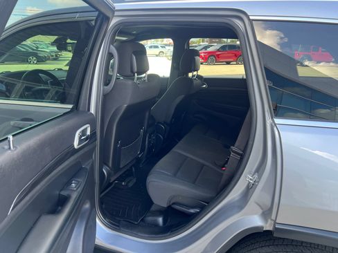 Used 2021 Jeep Grand Cherokee Laredo RWD image 12