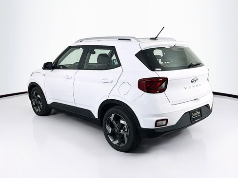 Used 2025 Hyundai Venue SEL image 5