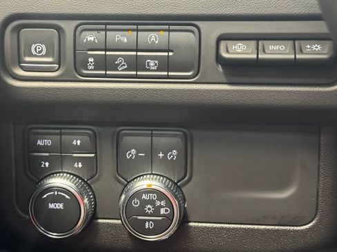 Used 2024 GMC Yukon AT4 w/ Technology Package AWD/4WD image 13