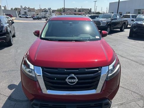 Used 2023 Nissan Pathfinder Platinum image 4