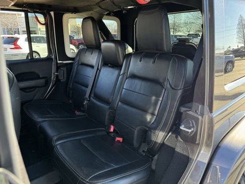 Used 2019 Jeep Wrangler Unlimited Sahara image 30