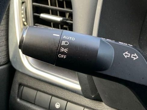 Used 2023 Nissan Rogue SV image 35