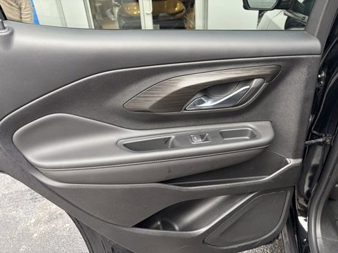 Used 2023 GMC Terrain SLT image 14