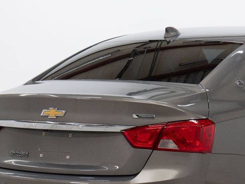 Used 2019 Chevrolet Impala Premier FWD image 13