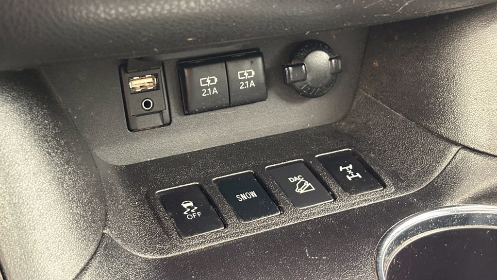 Used 2018 Toyota Highlander Limited AWD/4WD image 44