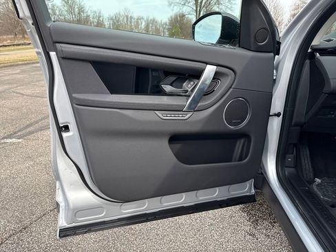 Used 2025 Land Rover Discovery Sport S image 12
