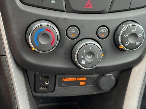 Used 2017 Chevrolet Trax LS AWD/4WD image 19