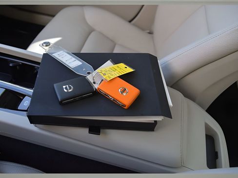 Used 2025 Volvo S60 B5 Plus image 36