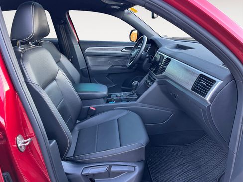 Certified 2022 Volkswagen Atlas Cross Sport SE image 18