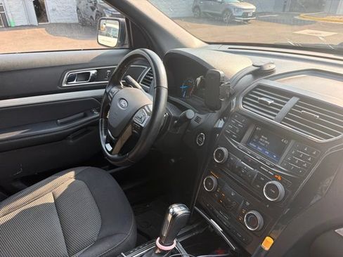 Used 2017 Ford Explorer XLT AWD/4WD image 17