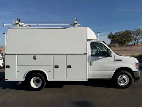 Used 2023 Ford E-350 and Econoline 350 Super Duty w/ Power Windows & Locks Group image 7