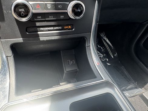 Used 2024 Ford Edge Titanium image 17