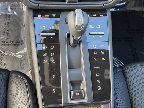 New 2026 Porsche Macan AWD/4WD image 28