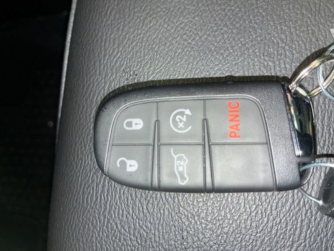 New 2025 Jeep Compass Latitude w/ Sun & Sound Group AWD/4WD image 29