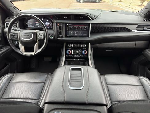 Used 2023 GMC Yukon Denali image 13