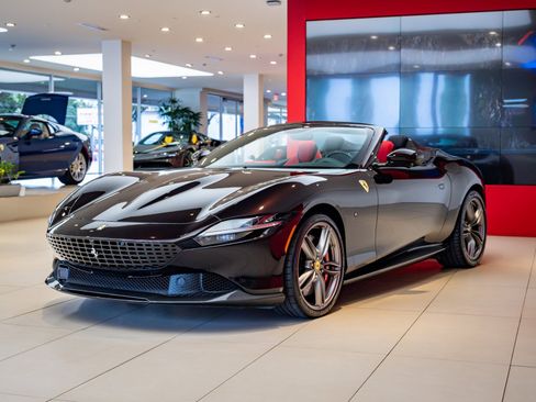 Used 2024 Ferrari Roma Spider image 4